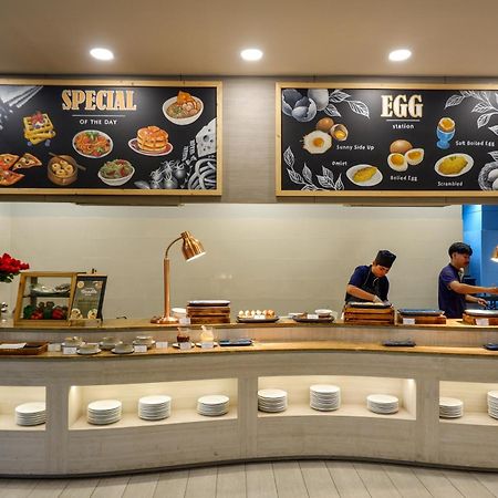Seabed Grand Hotel Phuket - Sha Extra Plus Kültér fotó A live kitchen at a hotel