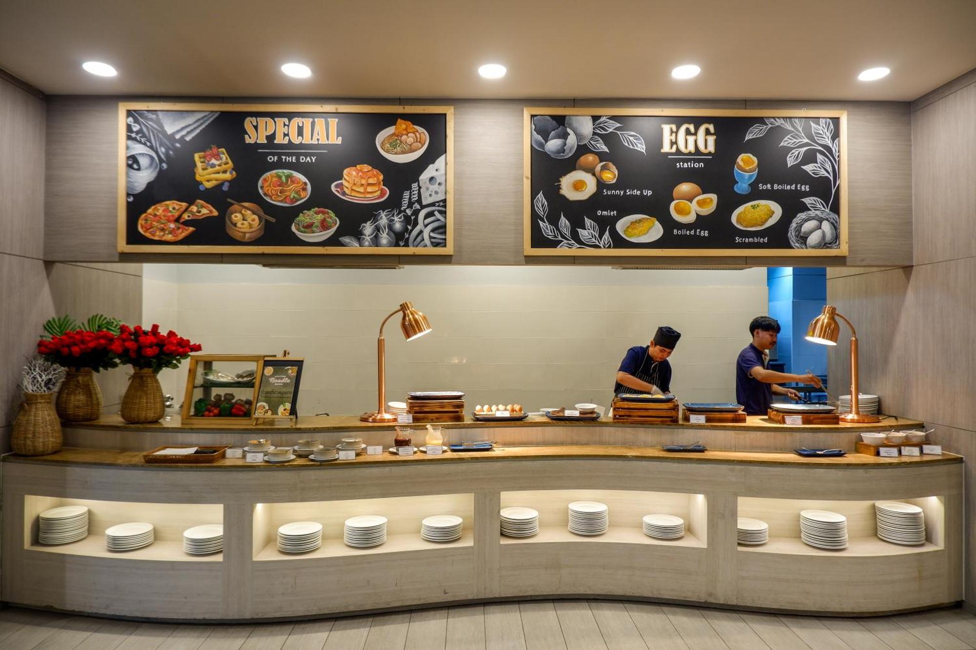 Seabed Grand Hotel Phuket - Sha Extra Plus Kültér fotó A live kitchen at a hotel