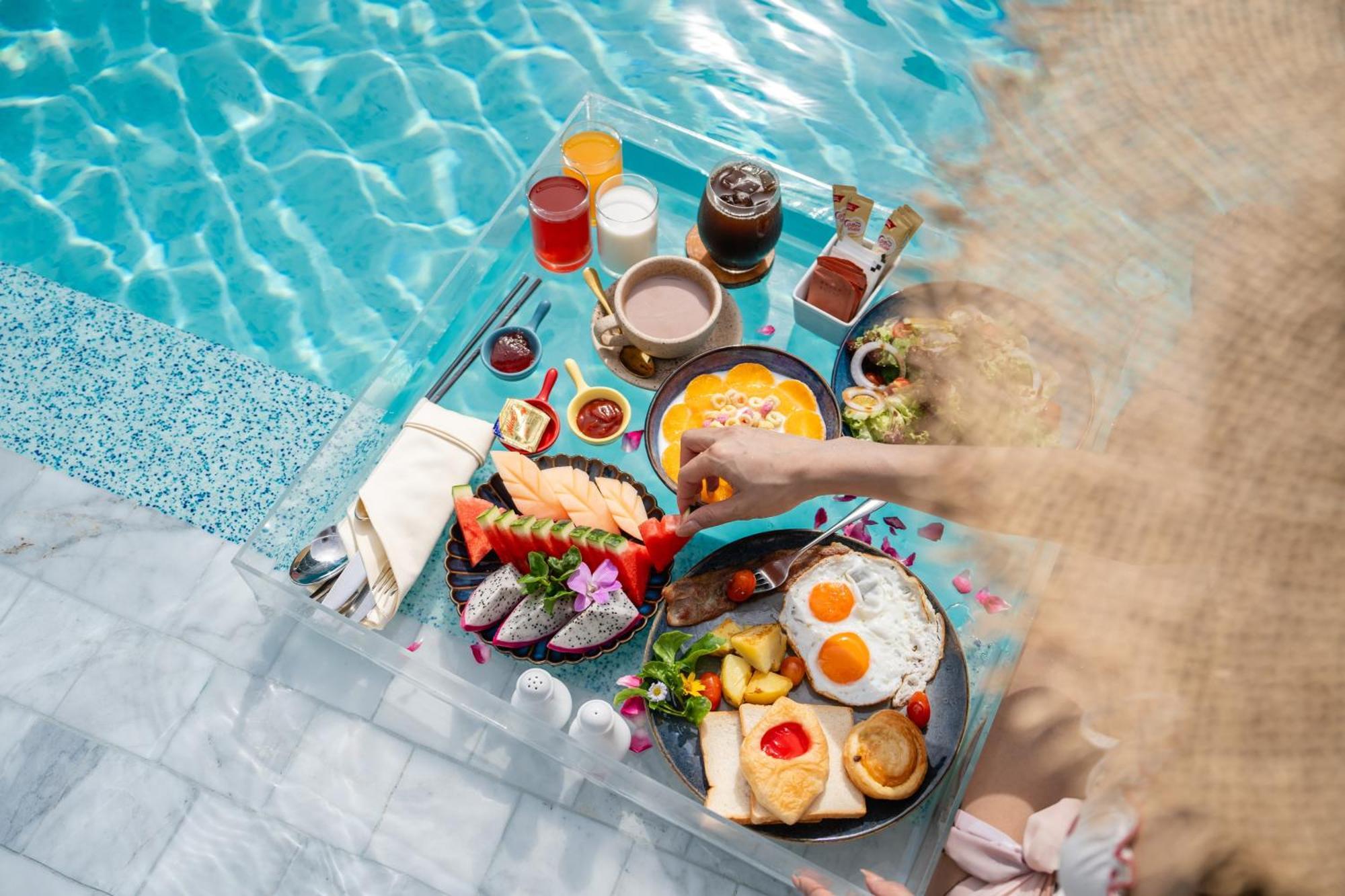 Seabed Grand Hotel Phuket - Sha Extra Plus Kültér fotó A floating breakfast at a resort in Bali, Indonesia