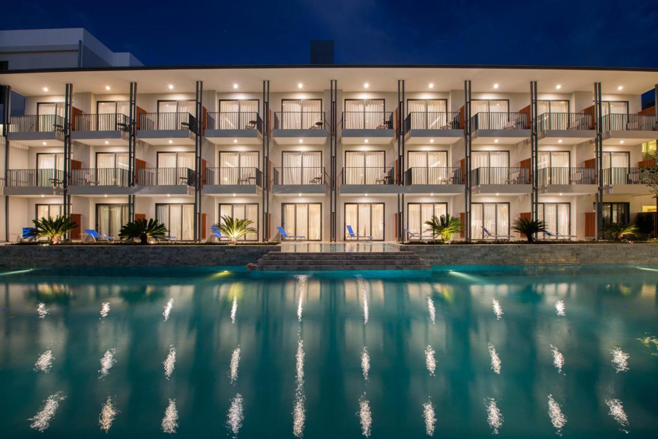 Seabed Grand Hotel Phuket - Sha Extra Plus Kültér fotó The hotel at night
